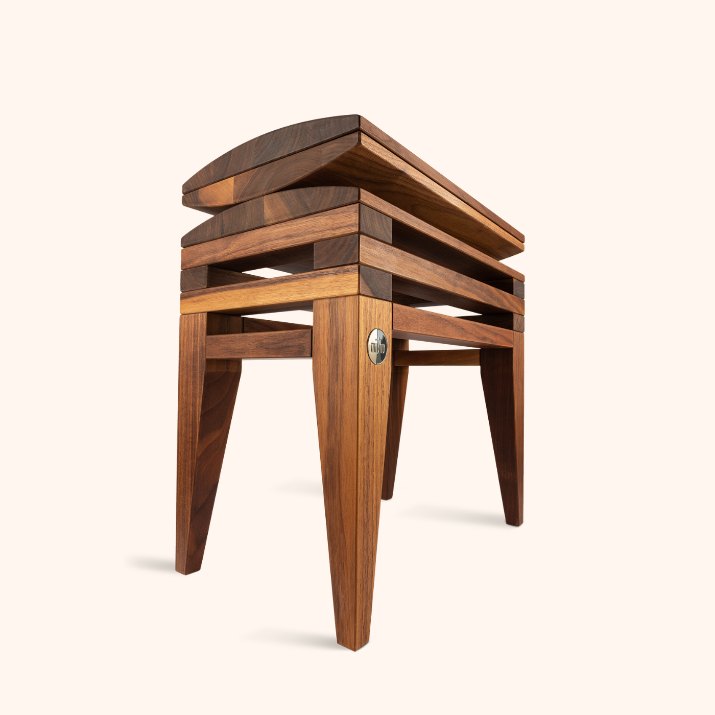 Klavierbank in Nussbaum Schrägansicht