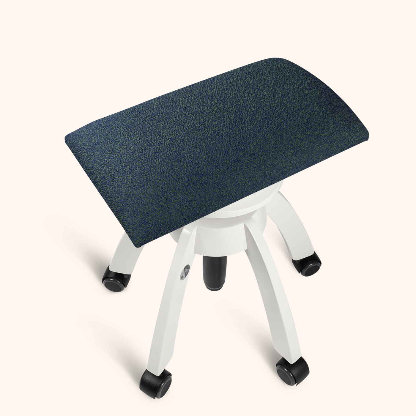 MiShu GO weiß lackiert mit dunkelblauem Bezug